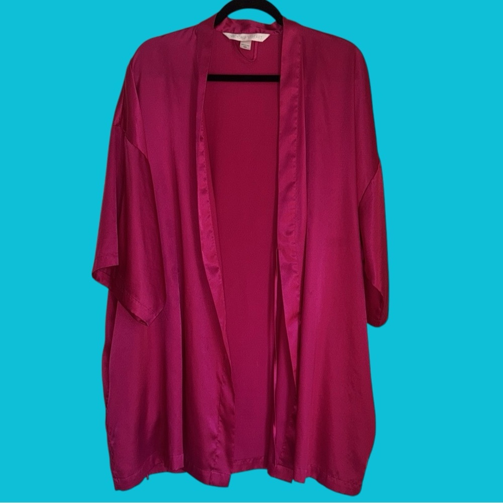 VICTORIA’S SECRET Magenta Short‎ Robe With Pockets